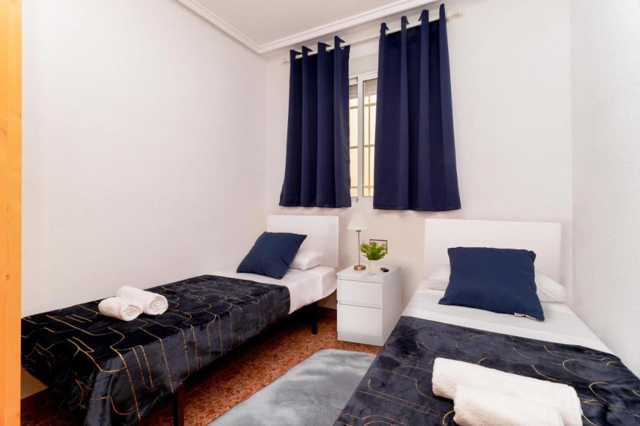 Apartamentos Villa Madrid Torrevieja Esterno foto