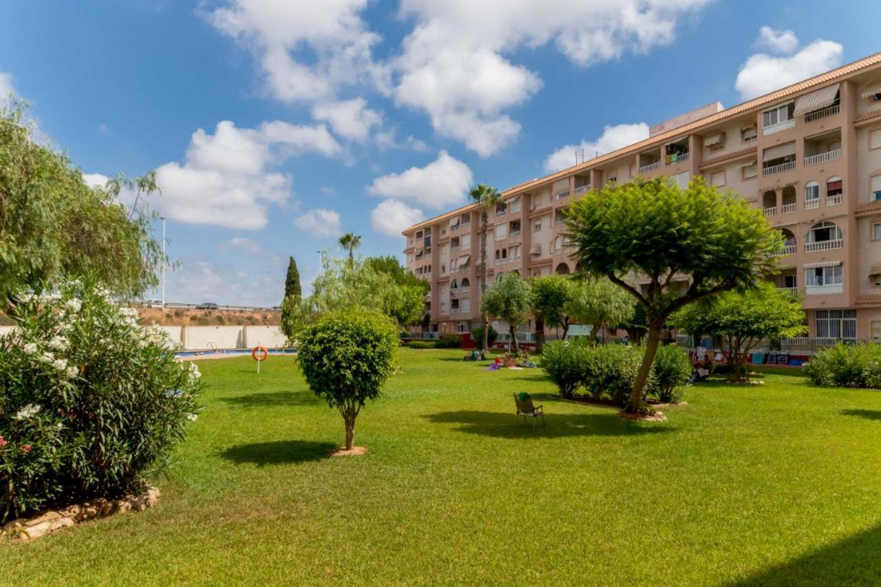 Apartamentos Villa Madrid Torrevieja Esterno foto